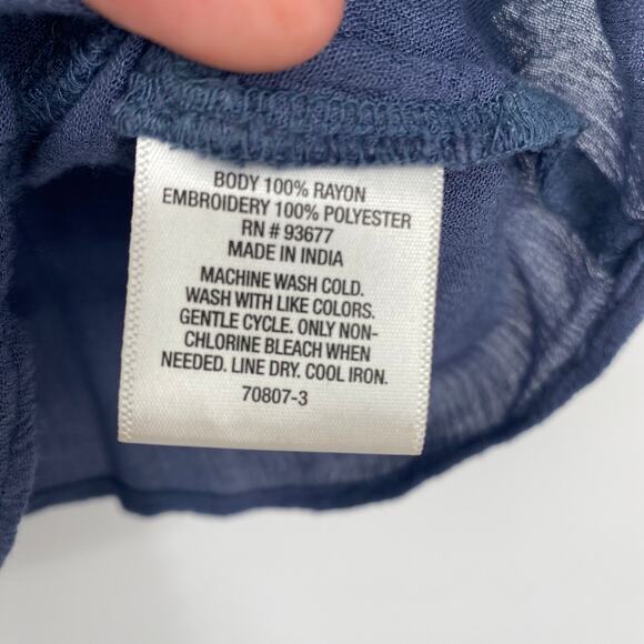 a.n.a Top Women’s Medium Blue Floral Embroidered Feminine Romantic Flowy - Picture 4 of 10